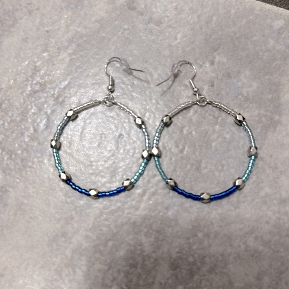 NEW BOHEMIAN OMBRÉ HANDMADE BLUE SEED BEED HOOP EARRINGS IN GIFT BOX